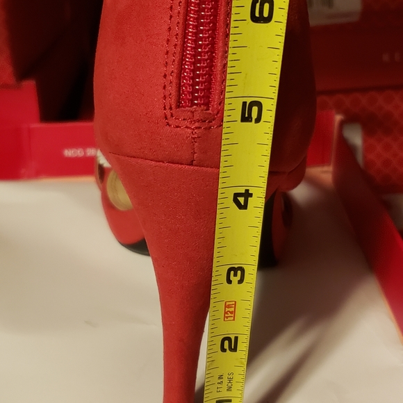 Kelly & Katie - Courtnee - Picture 3 of 3